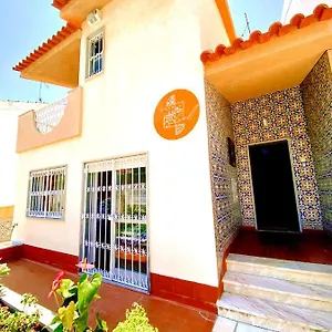 Do Sol Carcavelos House Hostel